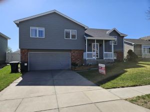  Highlands South Spacious Split Foyer ~ SOLD!